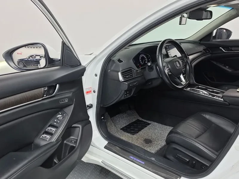 Honda Accord 2.0 Hybrid Touring, снимка 10 - Автомобили и джипове - 55921627