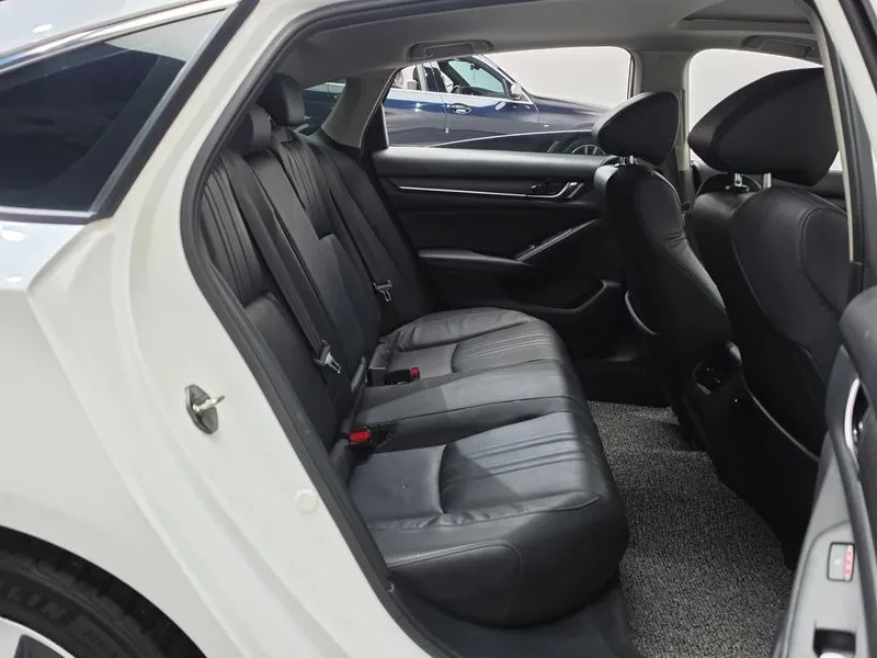 Honda Accord 2.0 Hybrid Touring, снимка 12 - Автомобили и джипове - 55921627