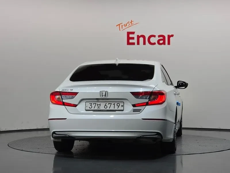 Honda Accord 2.0 Hybrid Touring, снимка 4 - Автомобили и джипове - 55921627
