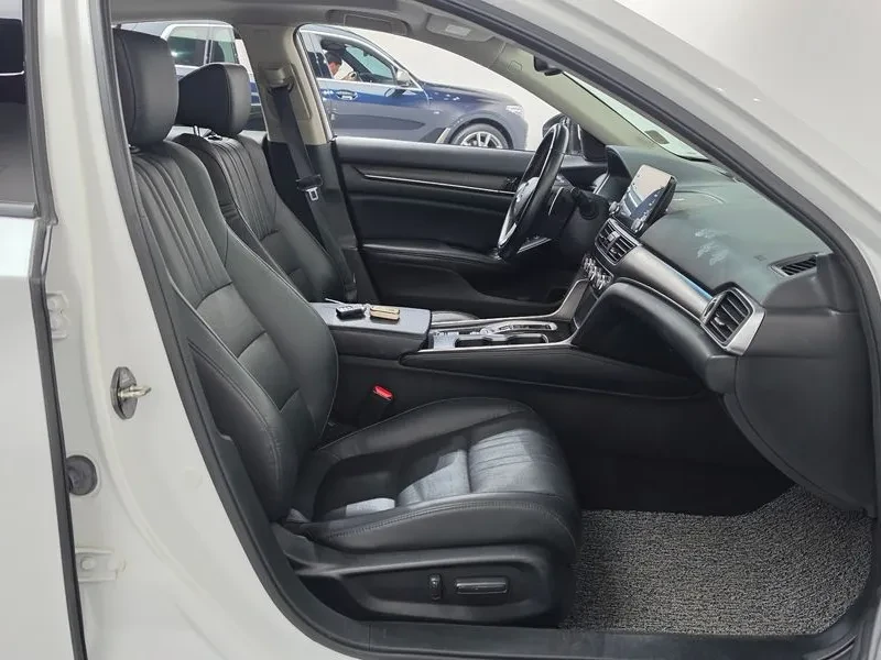Honda Accord 2.0 Hybrid Touring, снимка 11 - Автомобили и джипове - 55921627