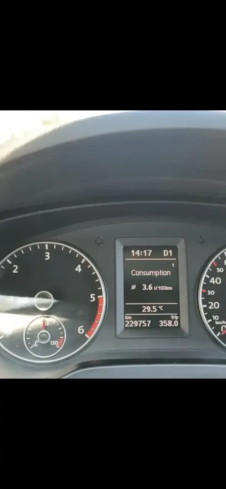 VW Jetta 1.6 TDI DSG Highline - ГАРАЖЕН /закупен от БГ/, снимка 13 - Автомобили и джипове - 56071281