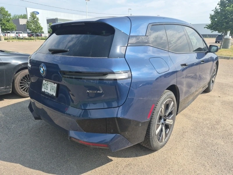 BMW iX xDrive40* ПОДГРЕВ* ПАНО* КАМЕРИ, снимка 5 - Автомобили и джипове - 56258391
