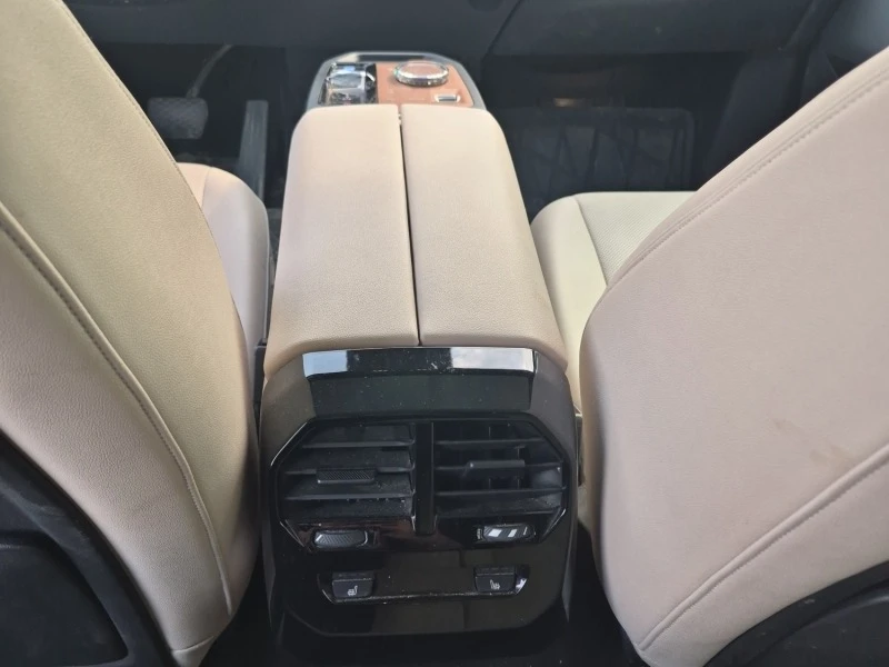 BMW iX xDrive40* ПОДГРЕВ* ПАНО* КАМЕРИ, снимка 13 - Автомобили и джипове - 56258391