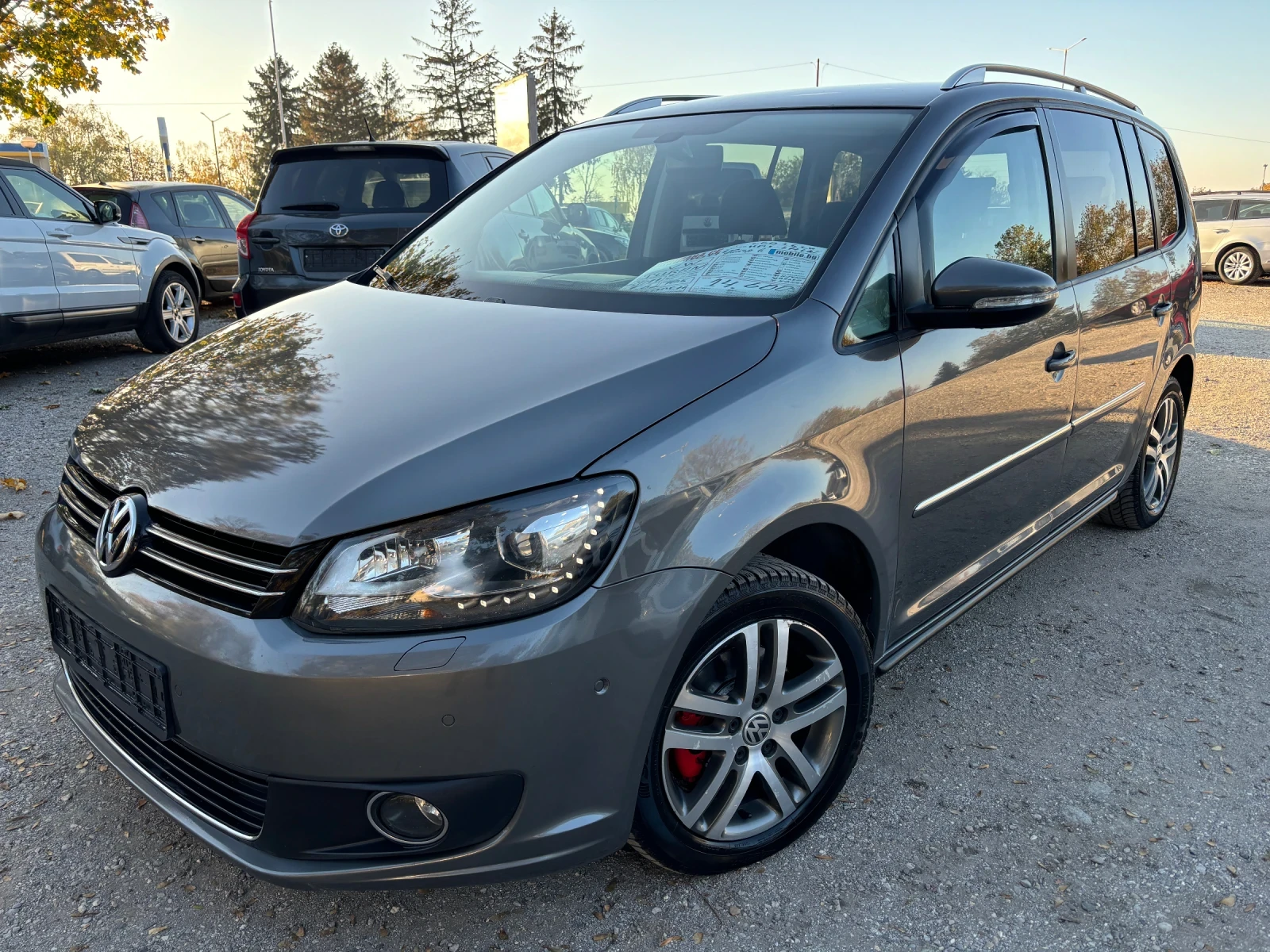 VW Touran 2011+ LED+ 1.6TDI+ 105+ 7МЕСТА+ 6СК+ КАТО НОВ, снимка 1