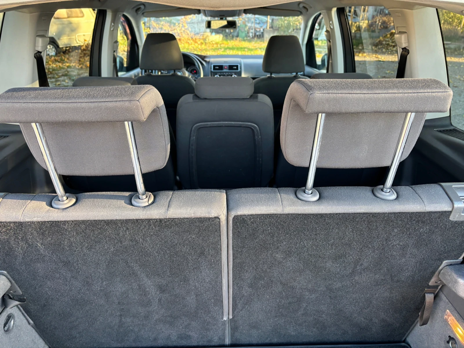VW Touran 2011+ LED+ 1.6TDI+ 105+ 7МЕСТА+ 6СК+ КАТО НОВ | Mobile.bg — изображение 12