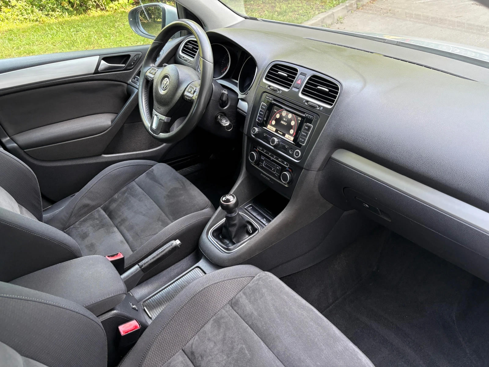VW Golf 1.6 TDI HIGHLINE, снимка 8 - Автомобили и джипове - 54825933