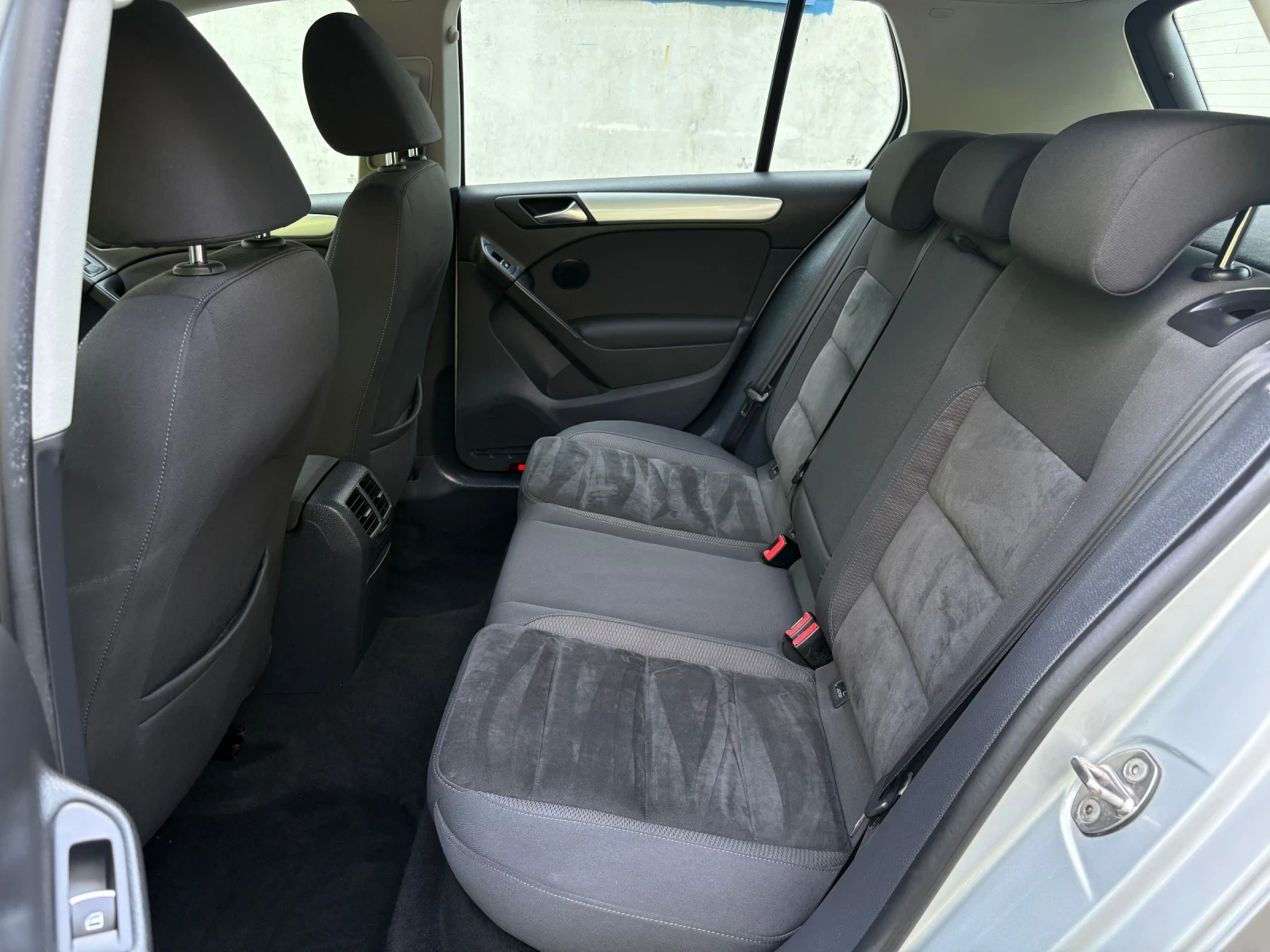 VW Golf 1.6 TDI HIGHLINE, снимка 10 - Автомобили и джипове - 54825933