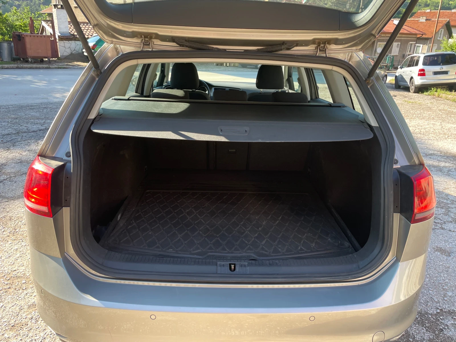 VW Golf Variant 1.6TDI Europ 6b, снимка 13 - Автомобили и джипове - 54856924