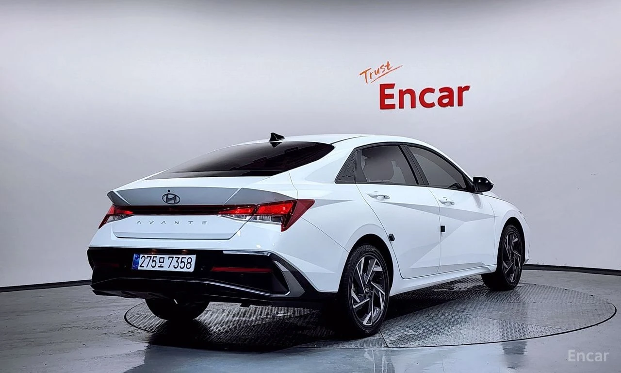 Hyundai Elantra 1.6 LPi | LED| КАМЕРА| КОЖЕН САЛОН, снимка 2 - Автомобили и джипове - 55901763