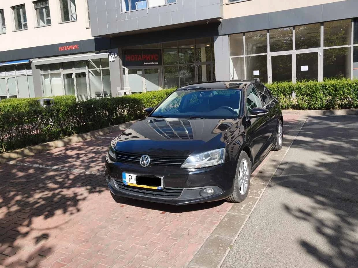 VW Jetta 1.6 TDI DSG Highline - ГАРАЖЕН /закупен от БГ/