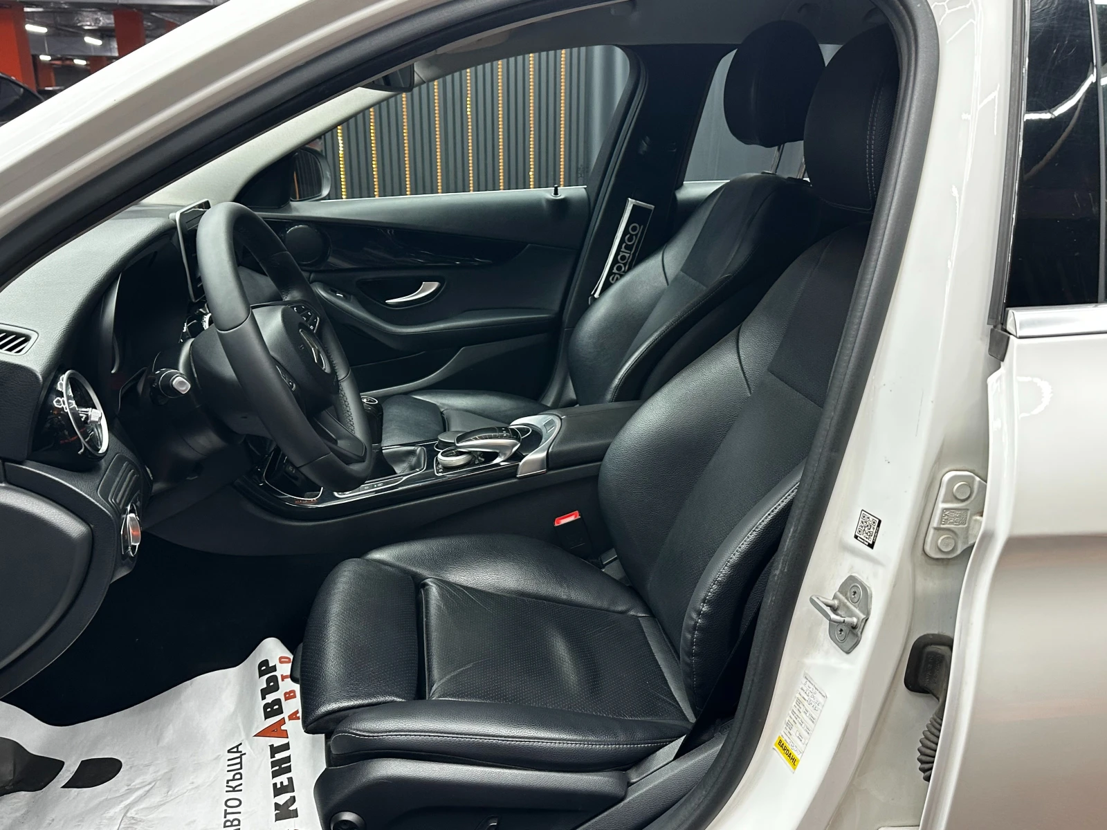 Mercedes-Benz C 200 Bluetech/Ръчни скорости/, снимка 7 - Автомобили и джипове - 56103786