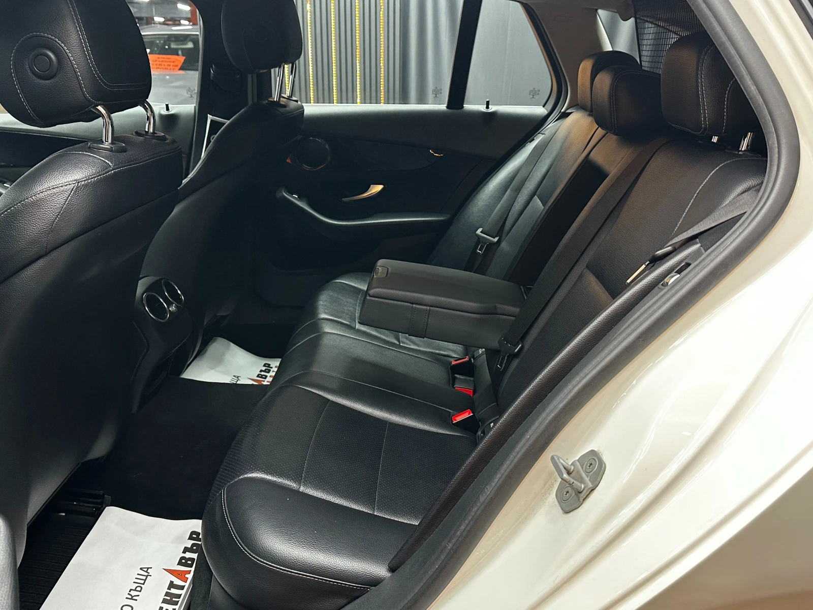 Mercedes-Benz C 200 Bluetech/Ръчни скорости/, снимка 8 - Автомобили и джипове - 56103786