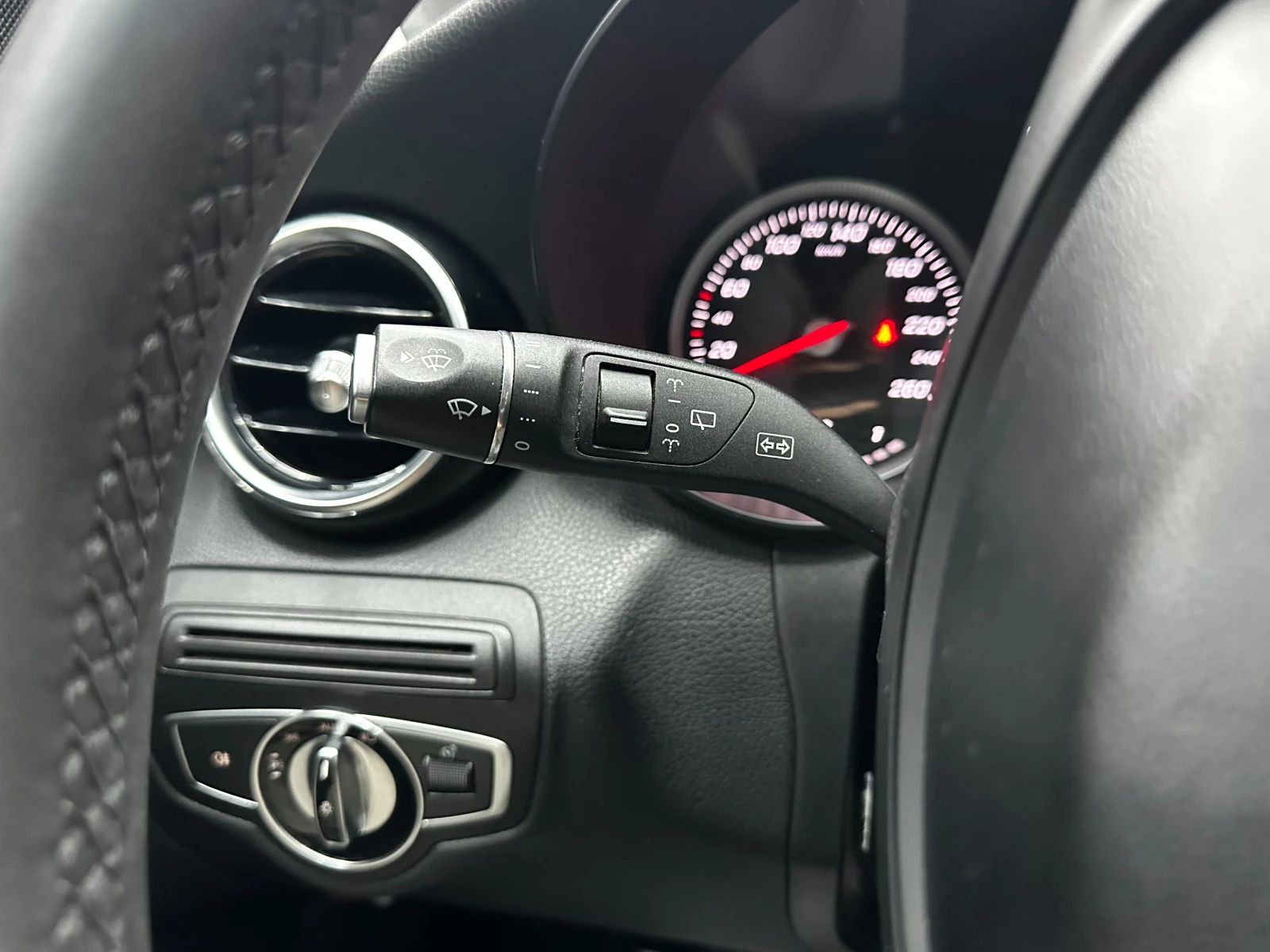 Mercedes-Benz C 200 Bluetech/Ръчни скорости/, снимка 14 - Автомобили и джипове - 56103786