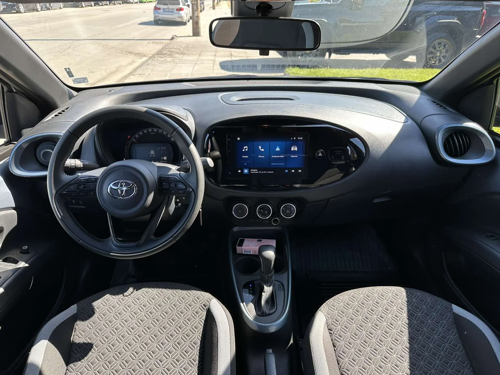 Toyota Aygo 1.0 X Pulse, снимка 11 - Автомобили и джипове - 56268302