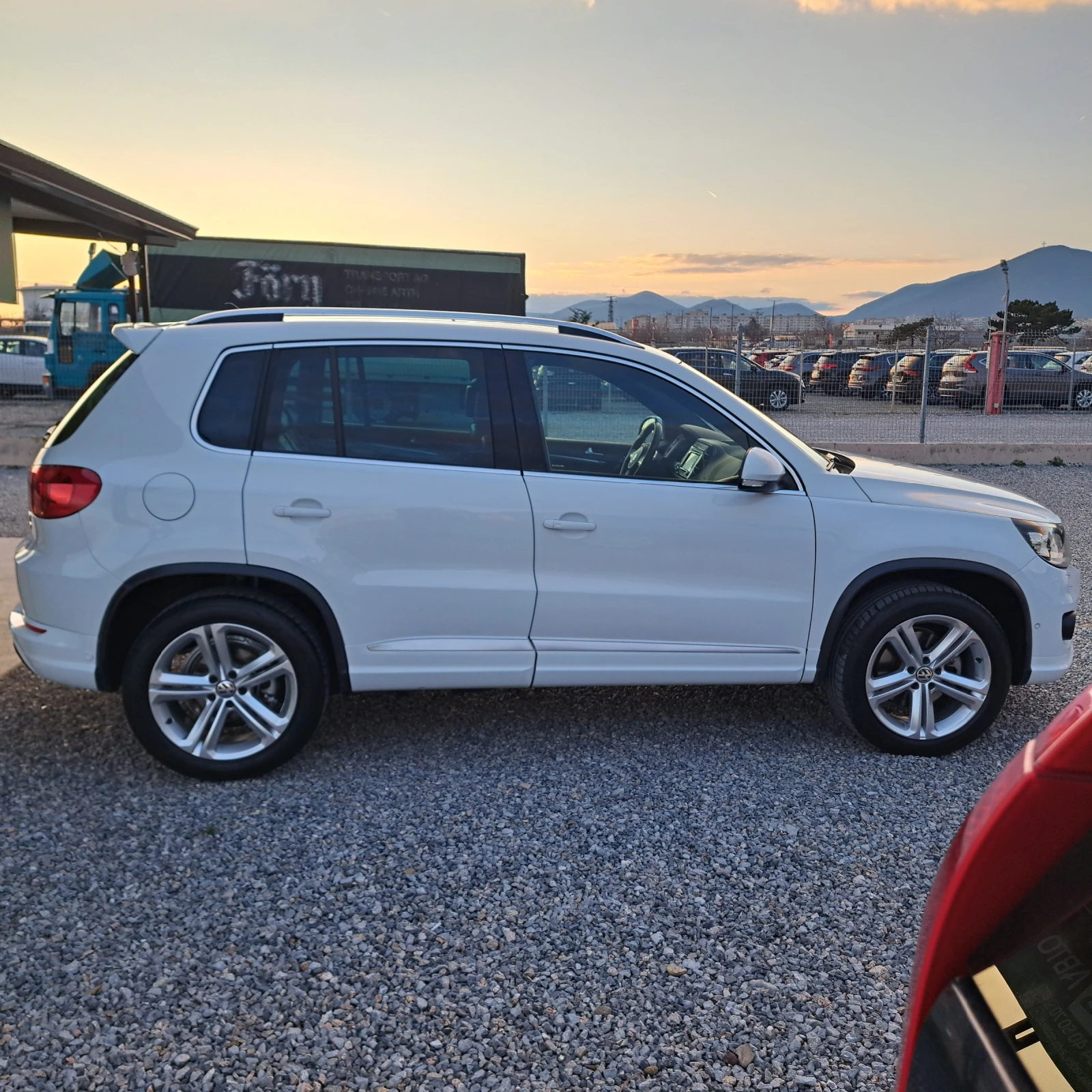 VW Tiguan 2.0TDI* R-Exclusiv* Face* 4Motion* Pano* Led* Navi - изображение 6