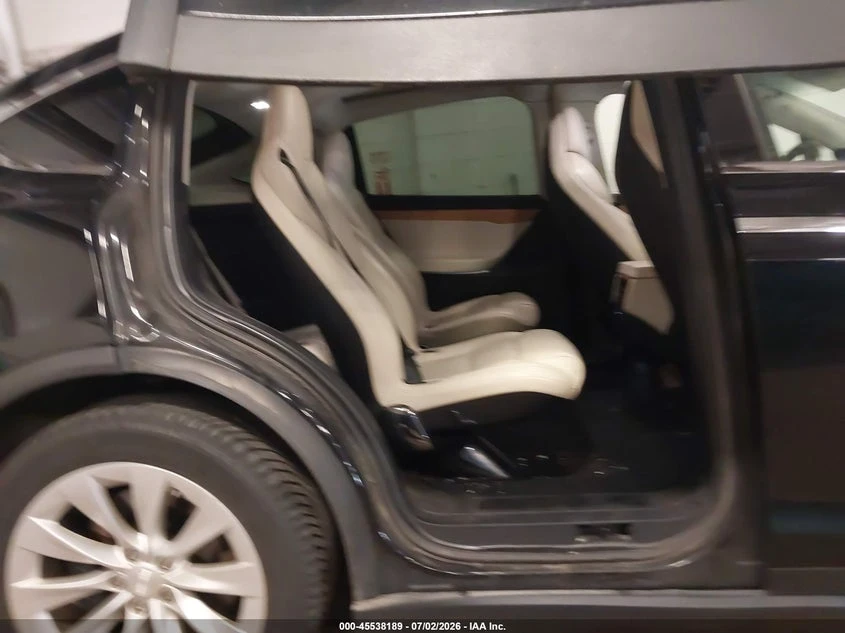 Tesla Model X 75D AWD, снимка 8 - Автомобили и джипове - 55893536