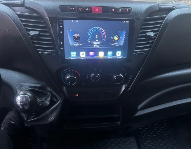 Iveco 35s13 Климатик* Navi 16/9 * Top Състояние, снимка 11 - Бусове и автобуси - 52643619