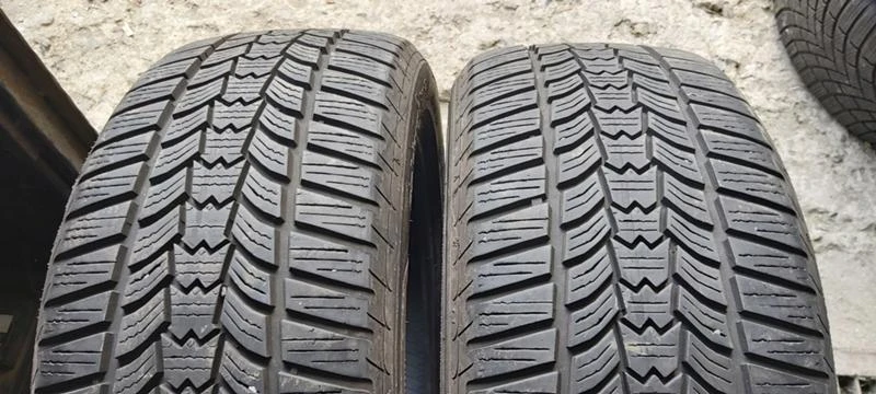 Гуми Зимни 215/50R17, снимка 1 - Гуми и джанти - 35124503