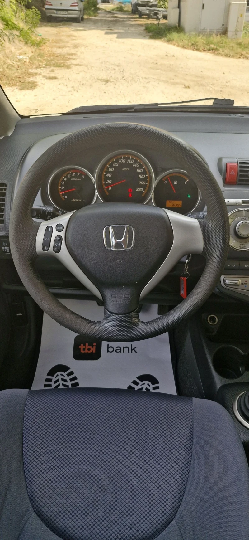 Honda Jazz 1.4 бензин 83к.с. Facelift , снимка 11 - Автомобили и джипове - 47586619