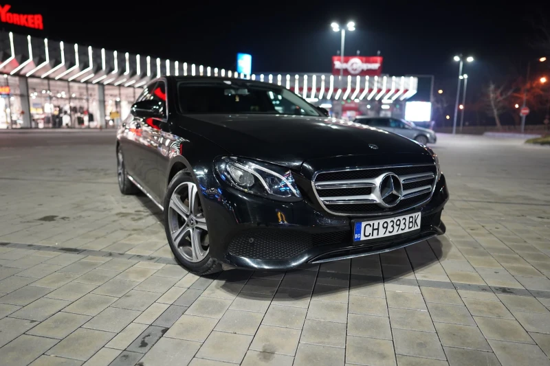 Mercedes-Benz E 220 4MATIC, снимка 1 - Автомобили и джипове - 48911055