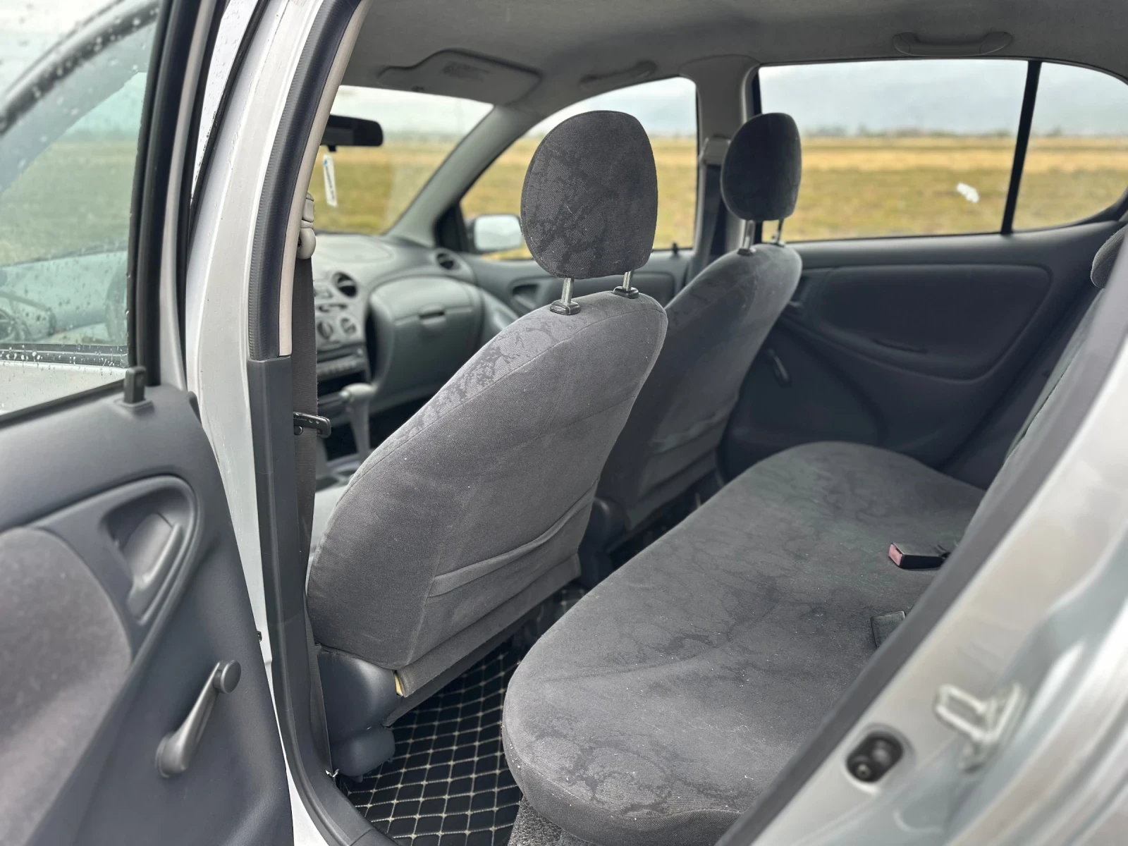 Toyota Yaris 1.3 АВТОМАТИК - изображение 9