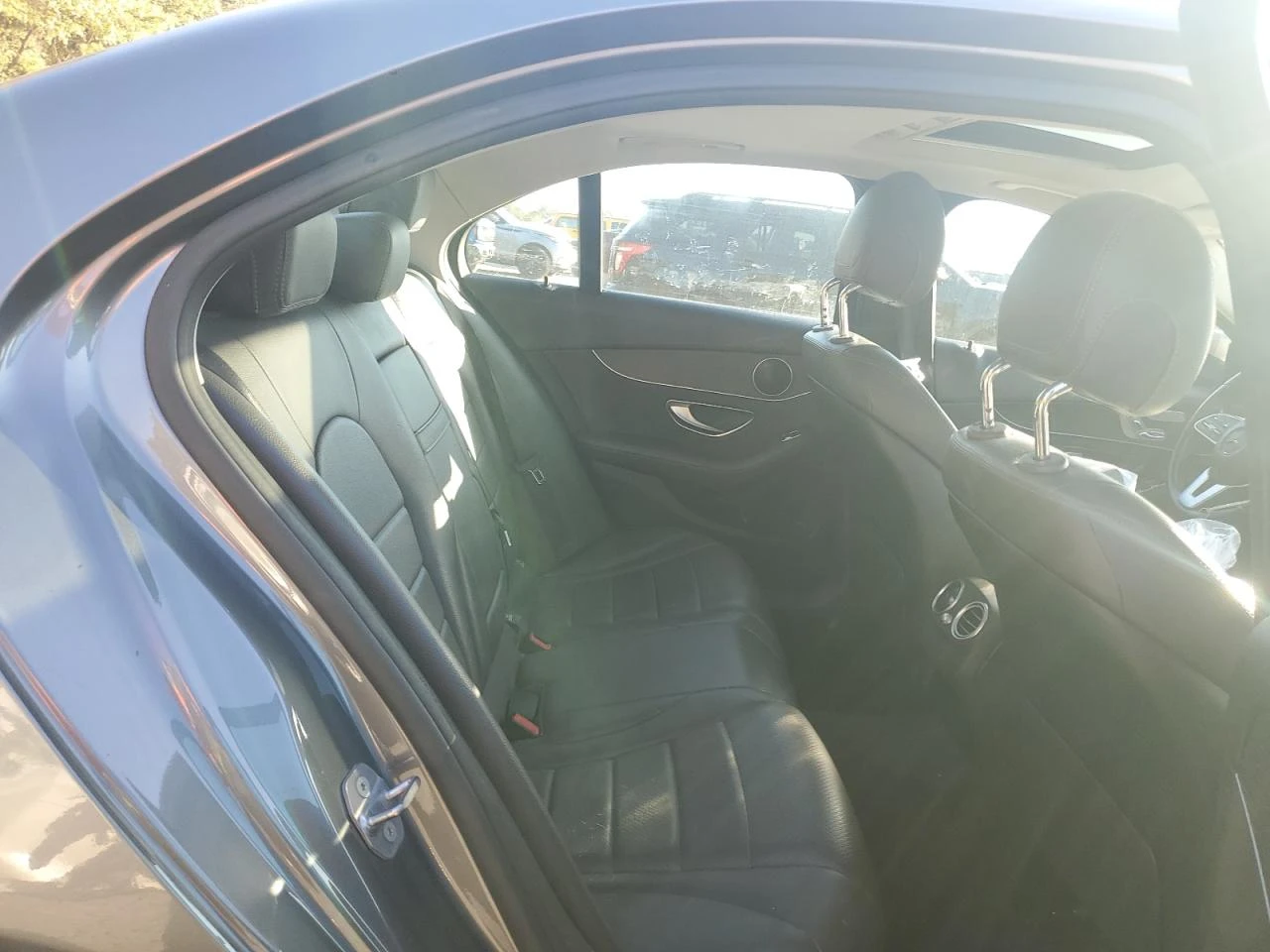 Mercedes-Benz C 300  - изображение 9