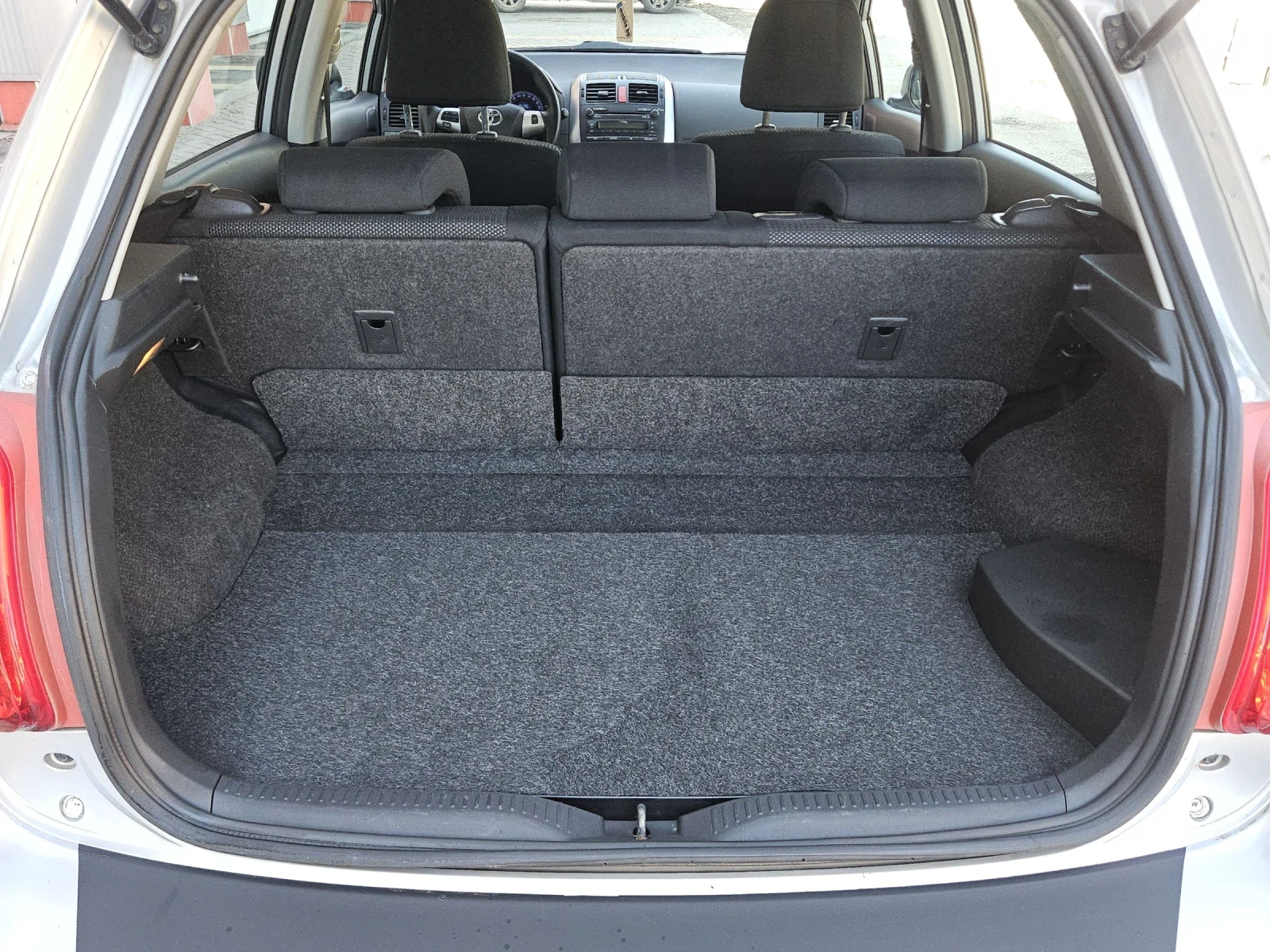 Toyota Auris 1.8HYBRID--AUTOMAT, снимка 9 - Автомобили и джипове - 54098405