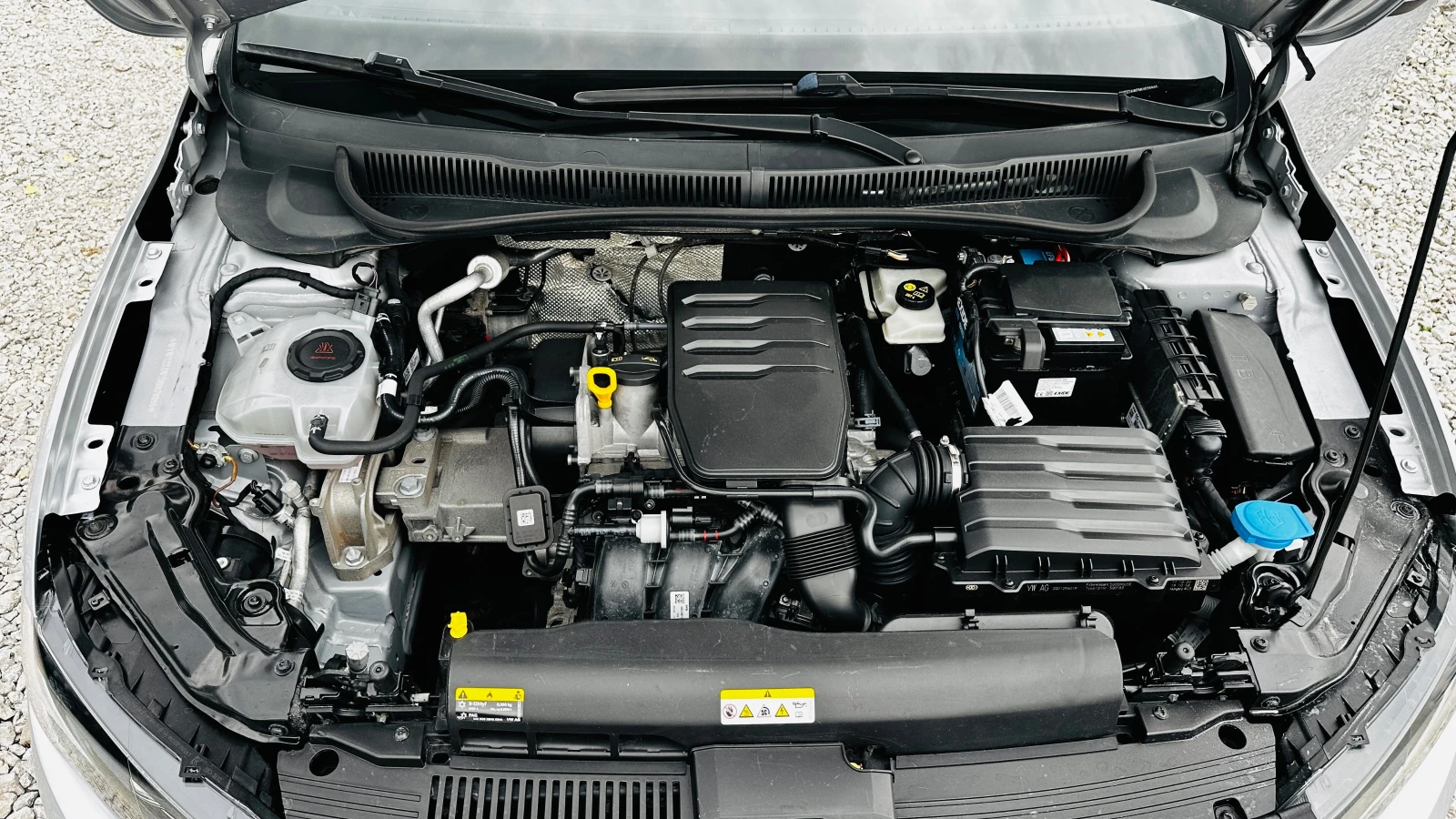 VW Polo 1.0mpi Нов 46000 км, снимка 13 - Автомобили и джипове - 55213266