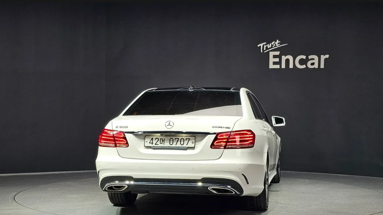 Mercedes-Benz E 350 CDI * AMG * ПАНОРАМА * ОБДУХВАНЕ * , снимка 4 - Автомобили и джипове - 55408176