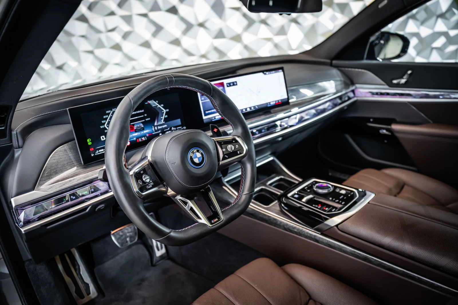BMW 760 M760e xDrive * Msport* B&W* 360* Individual, снимка 8 - Автомобили и джипове - 55786307