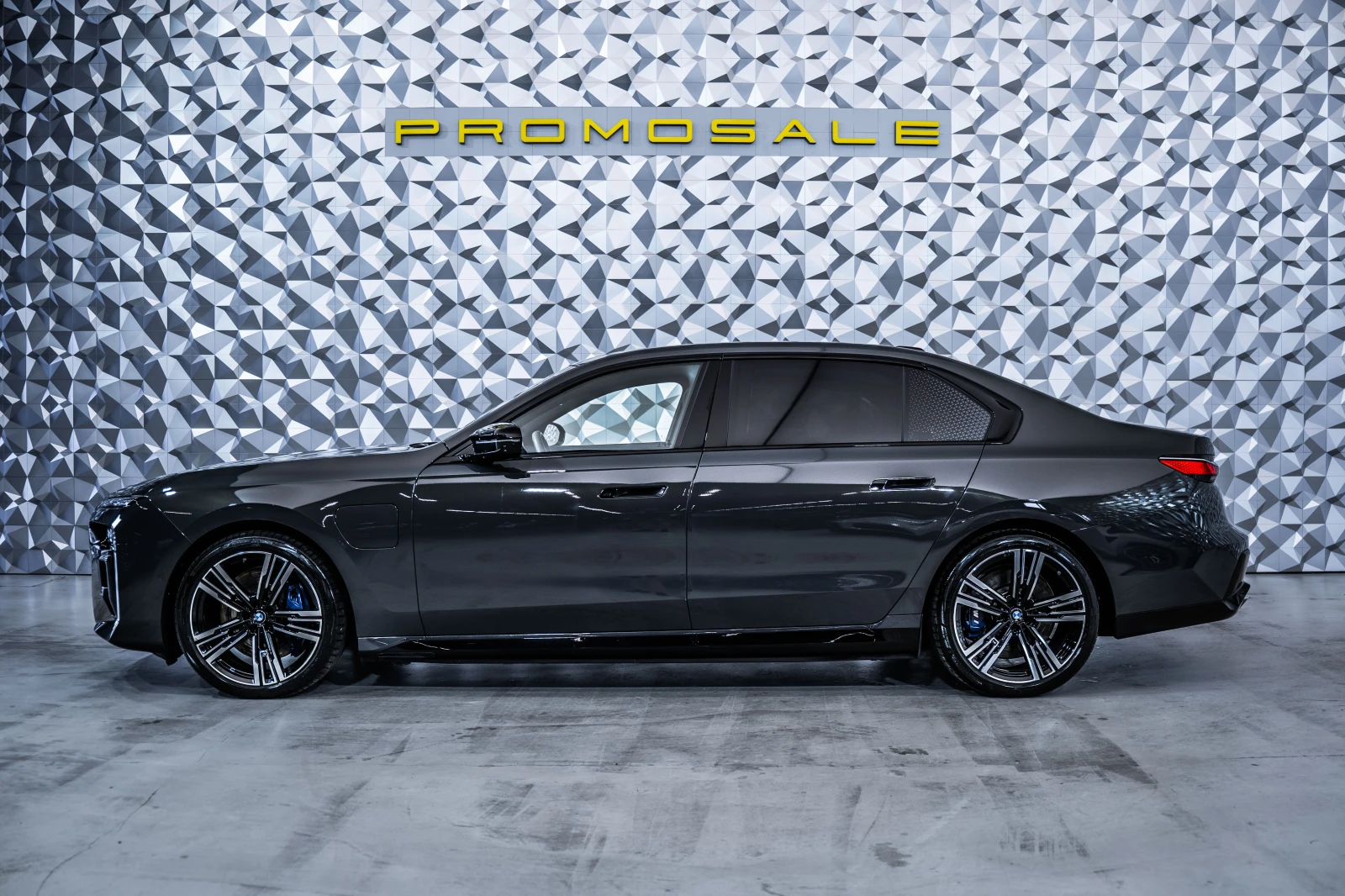 BMW 760 M760e xDrive * Msport* B&W* 360* Individual, снимка 3 - Автомобили и джипове - 55786307