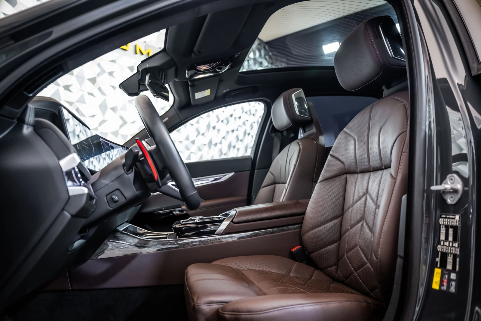 BMW 760 M760e xDrive * Msport* B&W* 360* Individual, снимка 13 - Автомобили и джипове - 55786307