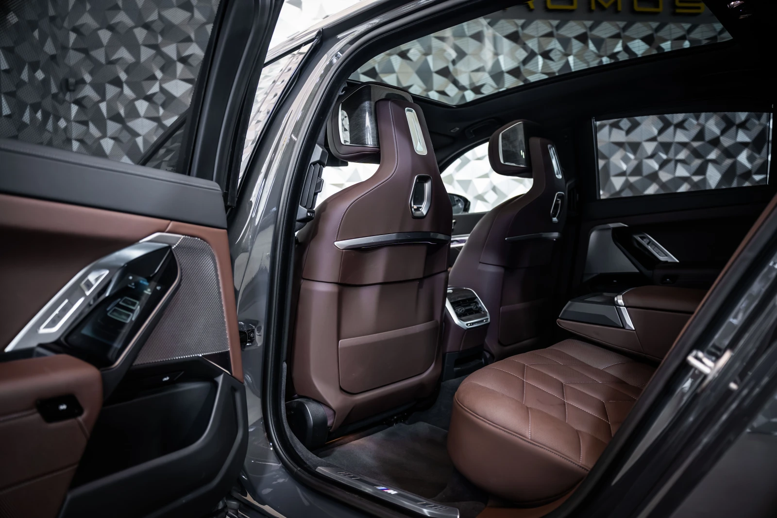 BMW 760 M760e xDrive * Msport* B&W* 360* Individual, снимка 14 - Автомобили и джипове - 55786307