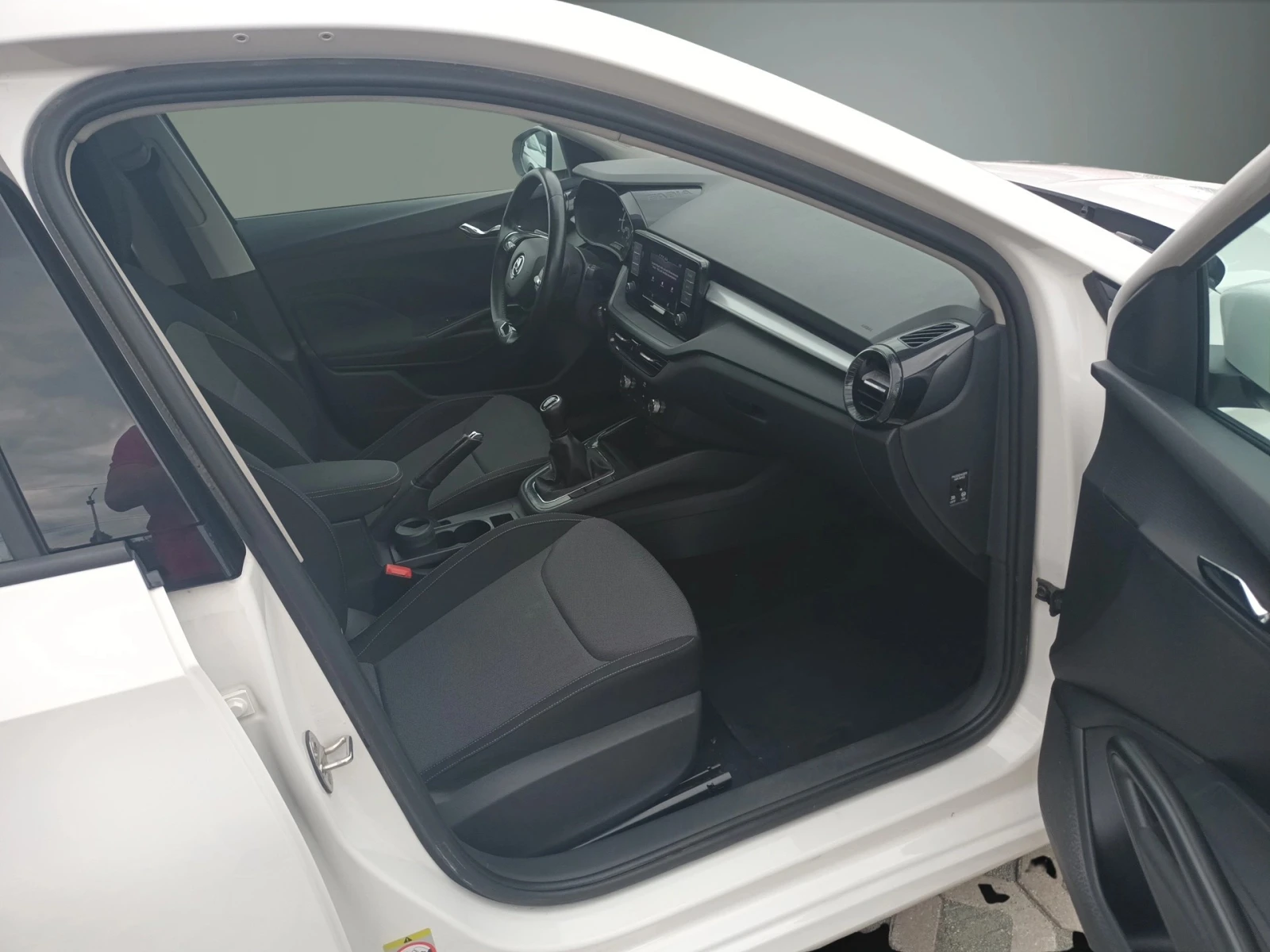 Skoda Fabia 1.0 MPI / LPG, снимка 14 - Автомобили и джипове - 56085490
