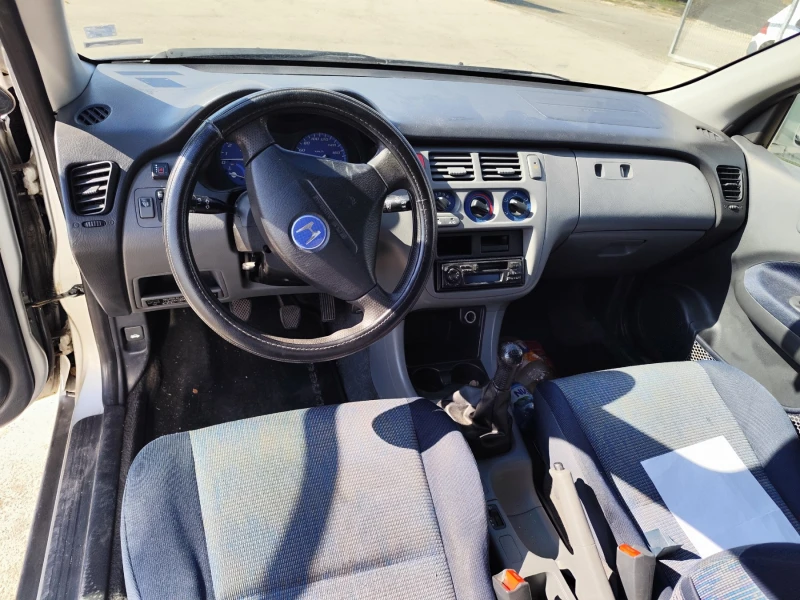 Honda Hr-v 1.6, снимка 6 - Автомобили и джипове - 51262159