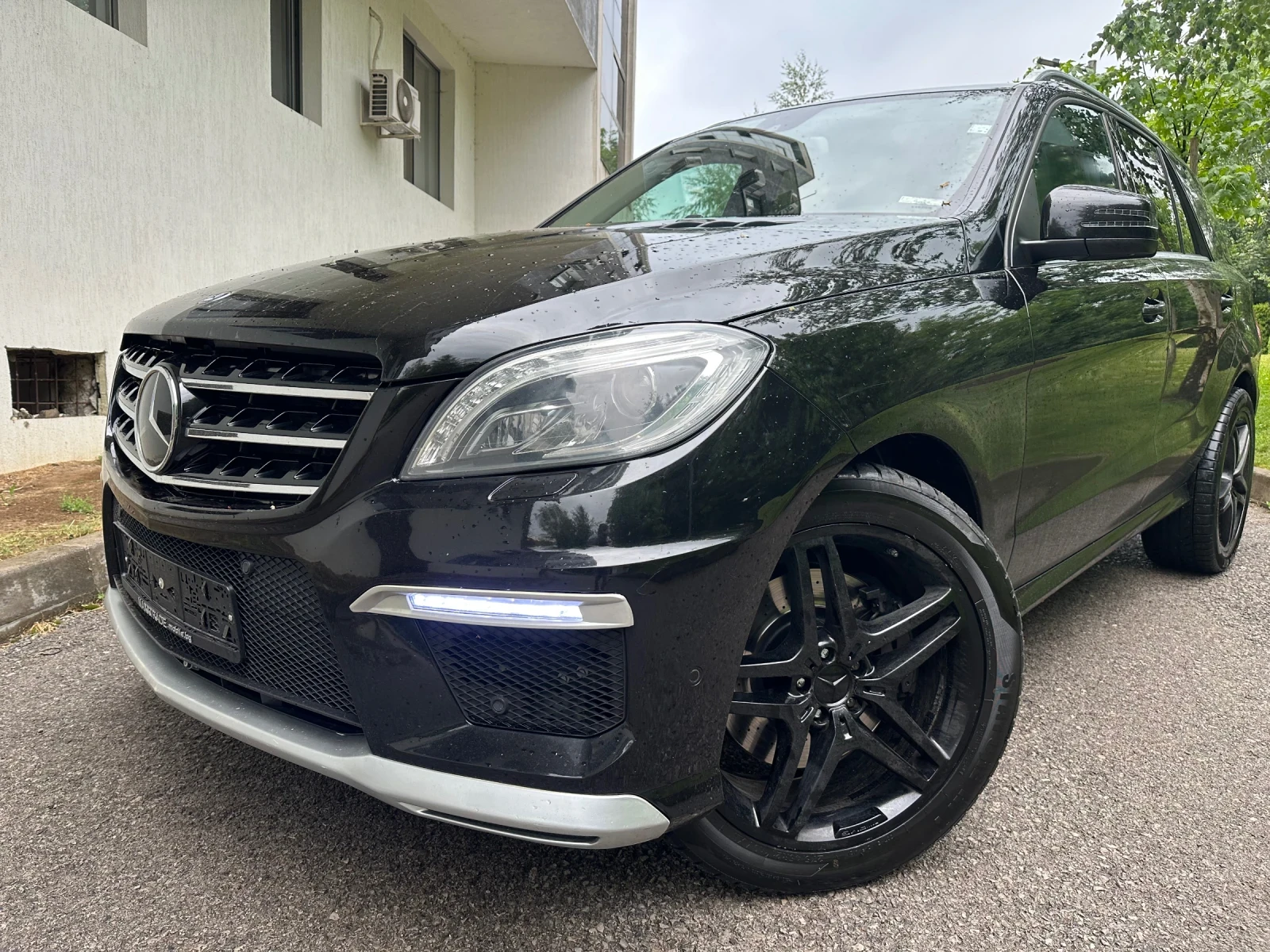 Mercedes-Benz ML 500 AMG OPTIC / РЕГИСТРИРАН - изображение 3