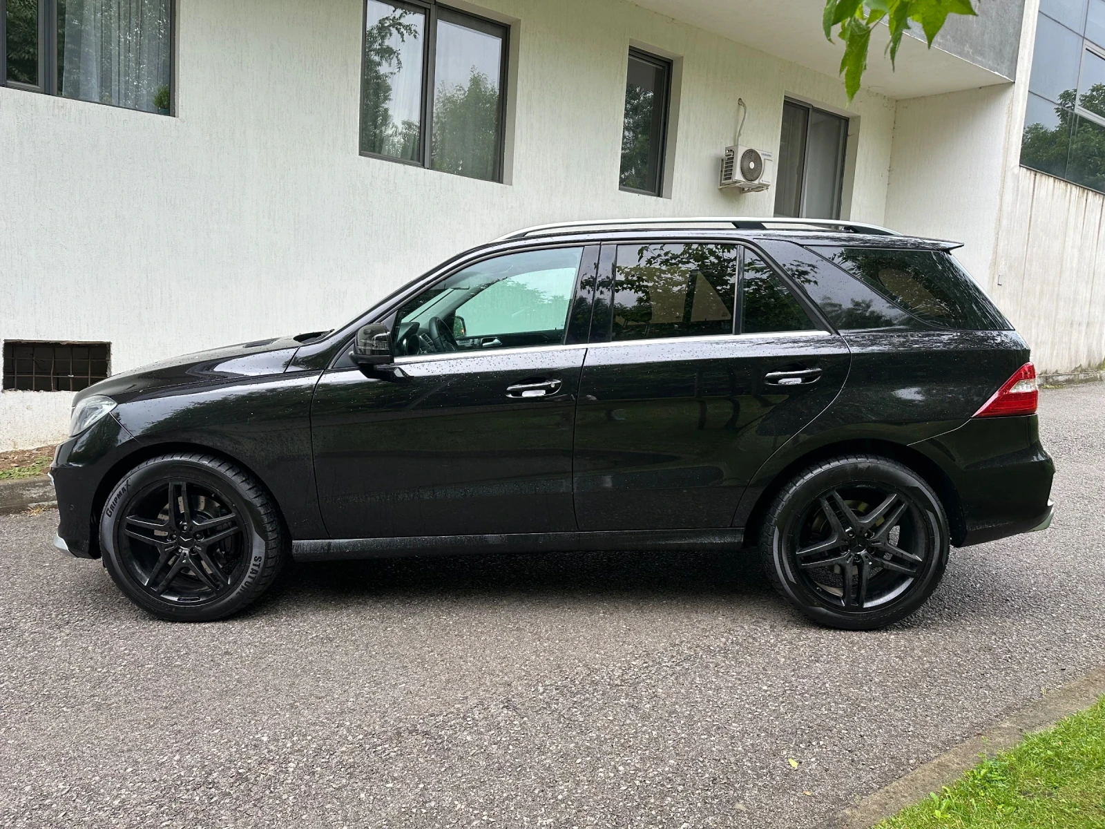 Mercedes-Benz ML 500 AMG OPTIC / РЕГИСТРИРАН - изображение 4