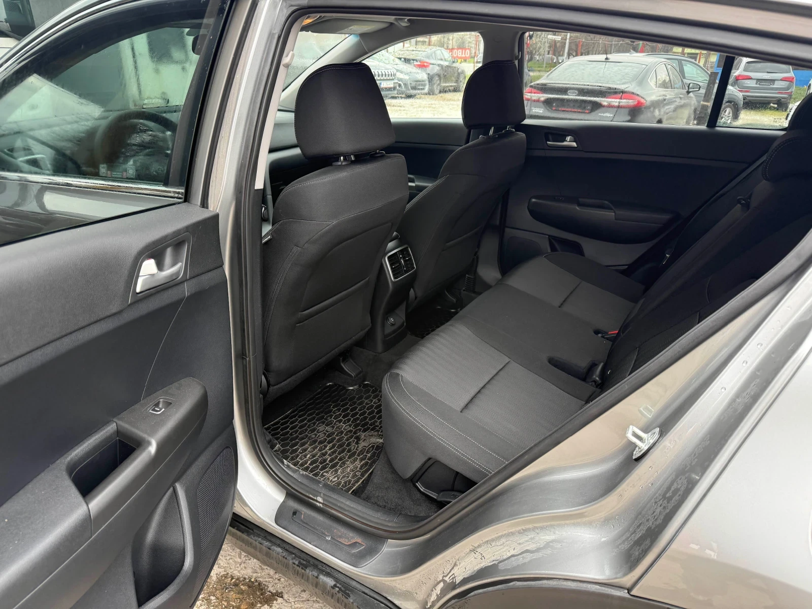 Kia Sportage AWD, снимка 15 - Автомобили и джипове - 53918491