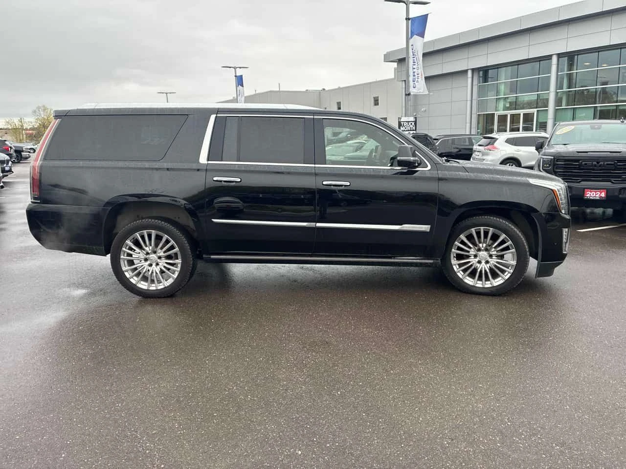 Cadillac Escalade * Platinum * CARFAX * ОБДУХВАНЕ * 360 * ТЕЛЕВИЗОРИ, снимка 3 - Автомобили и джипове - 54451055