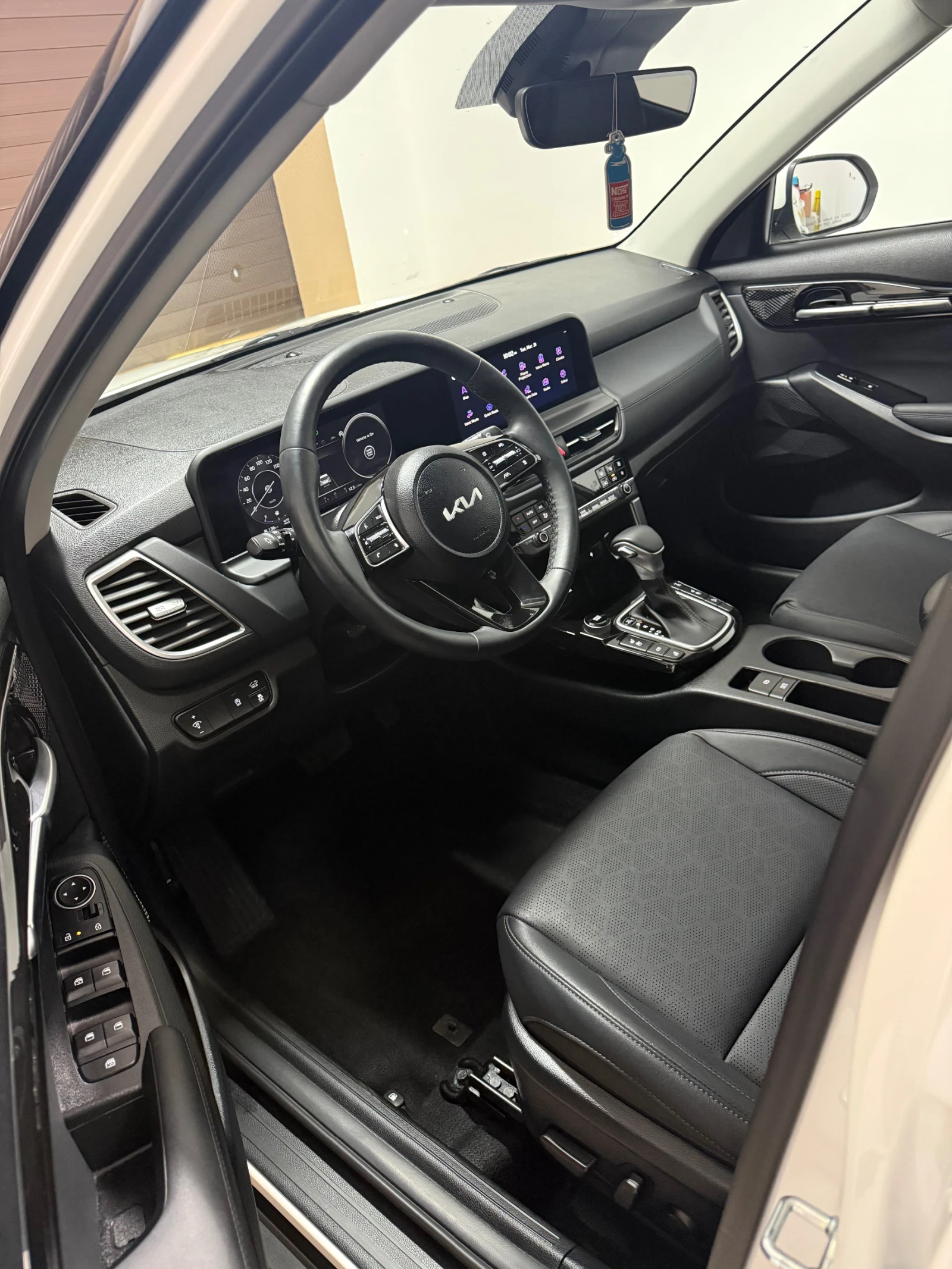 Kia Seltos 2.0 MPI AWD 4x4, снимка 11 - Автомобили и джипове - 54477016