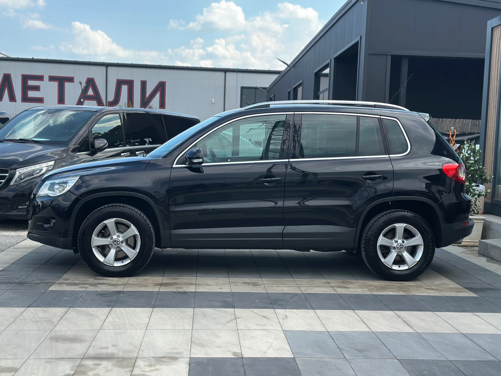 VW Tiguan * 2.0TDI* 4Motion* DSG* СервизнаИстория* , снимка 6 - Автомобили и джипове - 54886727