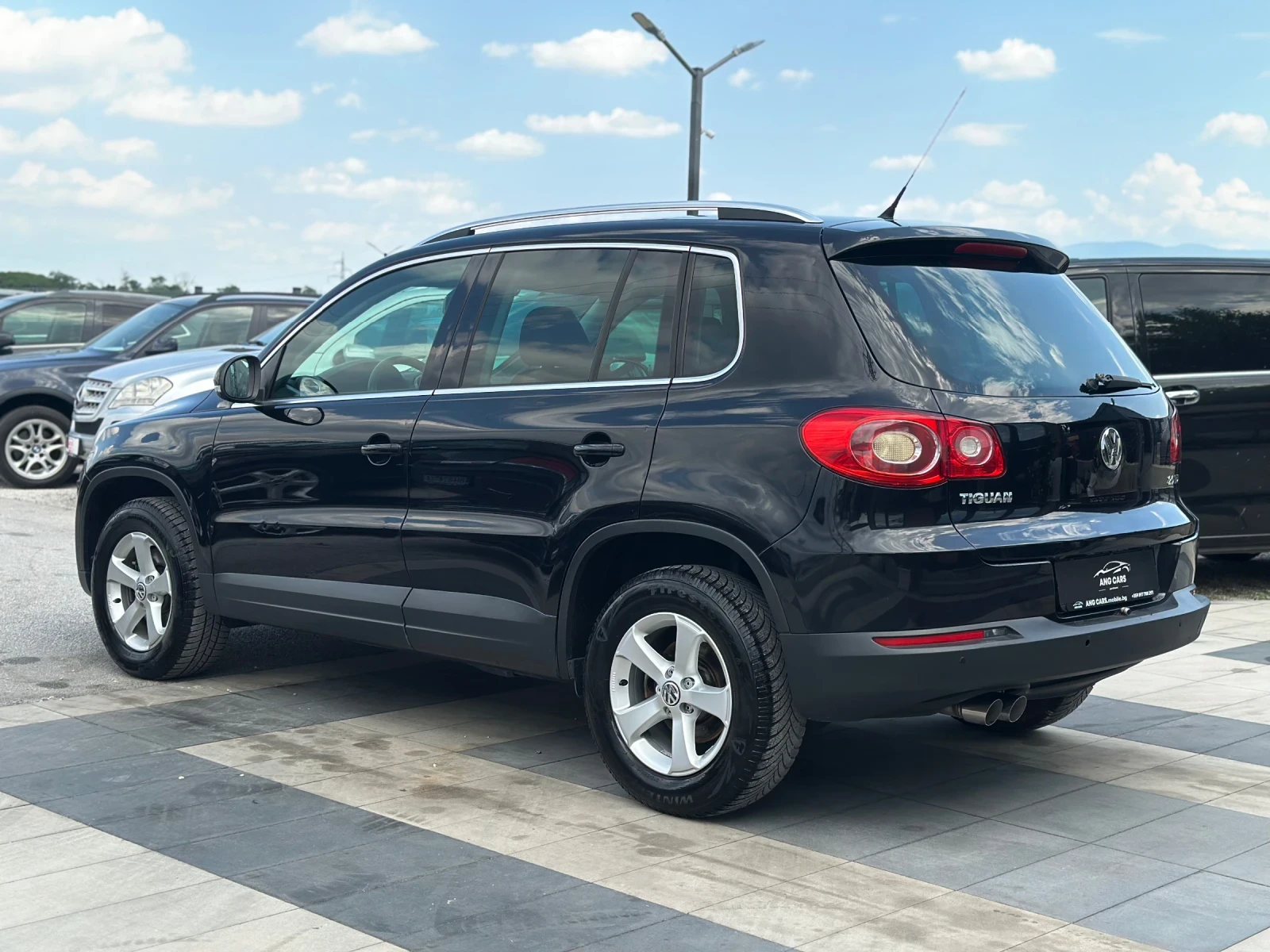 VW Tiguan * 2.0TDI* 4Motion* DSG* СервизнаИстория* , снимка 4 - Автомобили и джипове - 54886727