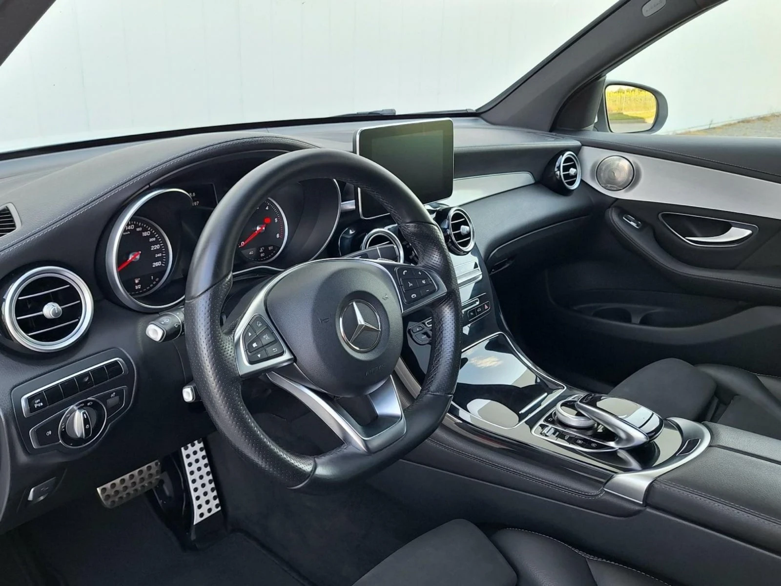 Mercedes-Benz GLC 220 AMG* PREMIUM* ПЪЛНА СЕРВИЗНА ИСТОРИЯ В МЕРЦЕДЕС , снимка 12 - Автомобили и джипове - 55040496