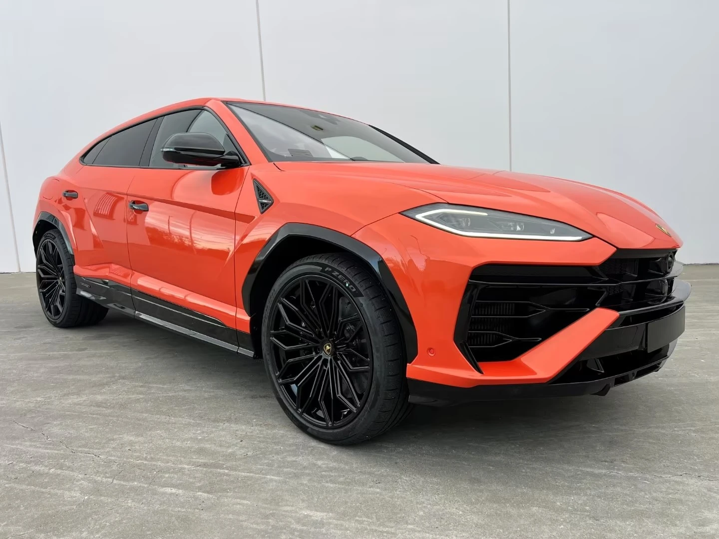 Lamborghini Urus SE, снимка 2 - Автомобили и джипове - 55099088
