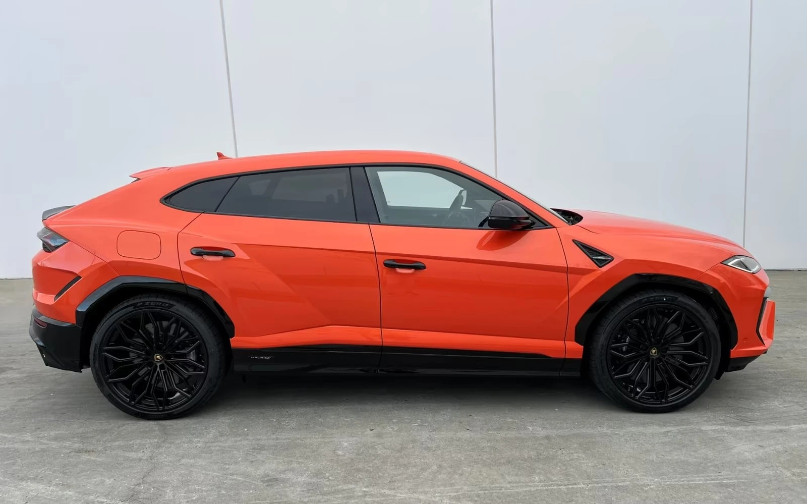 Lamborghini Urus SE, снимка 3 - Автомобили и джипове - 55099088