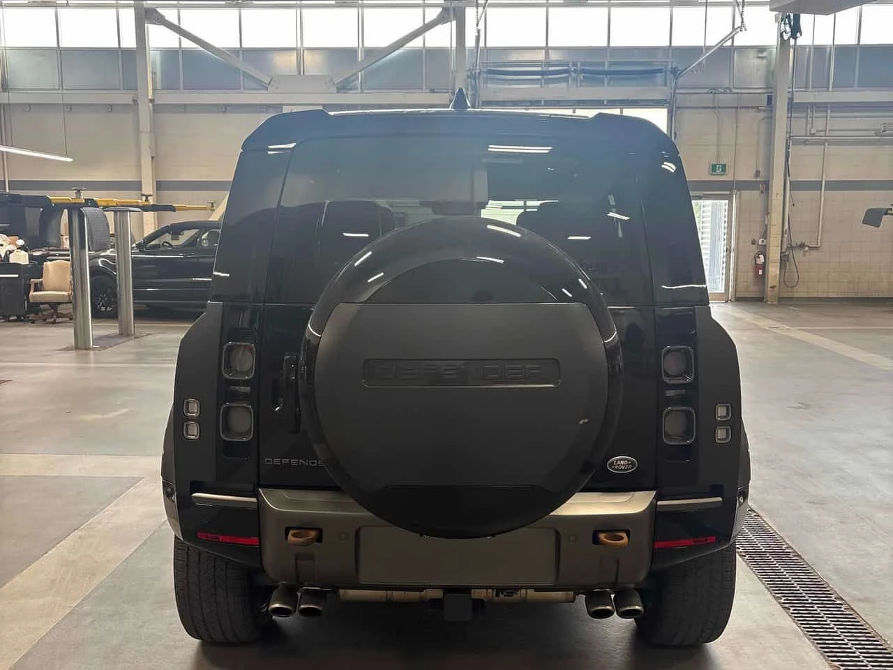 Land Rover Defender * 110 AWD * АВТОКРЕДИТ БЕЗ ПЪРВОНАЧАЛНА ВНОСКА* , снимка 4 - Автомобили и джипове - 55529904