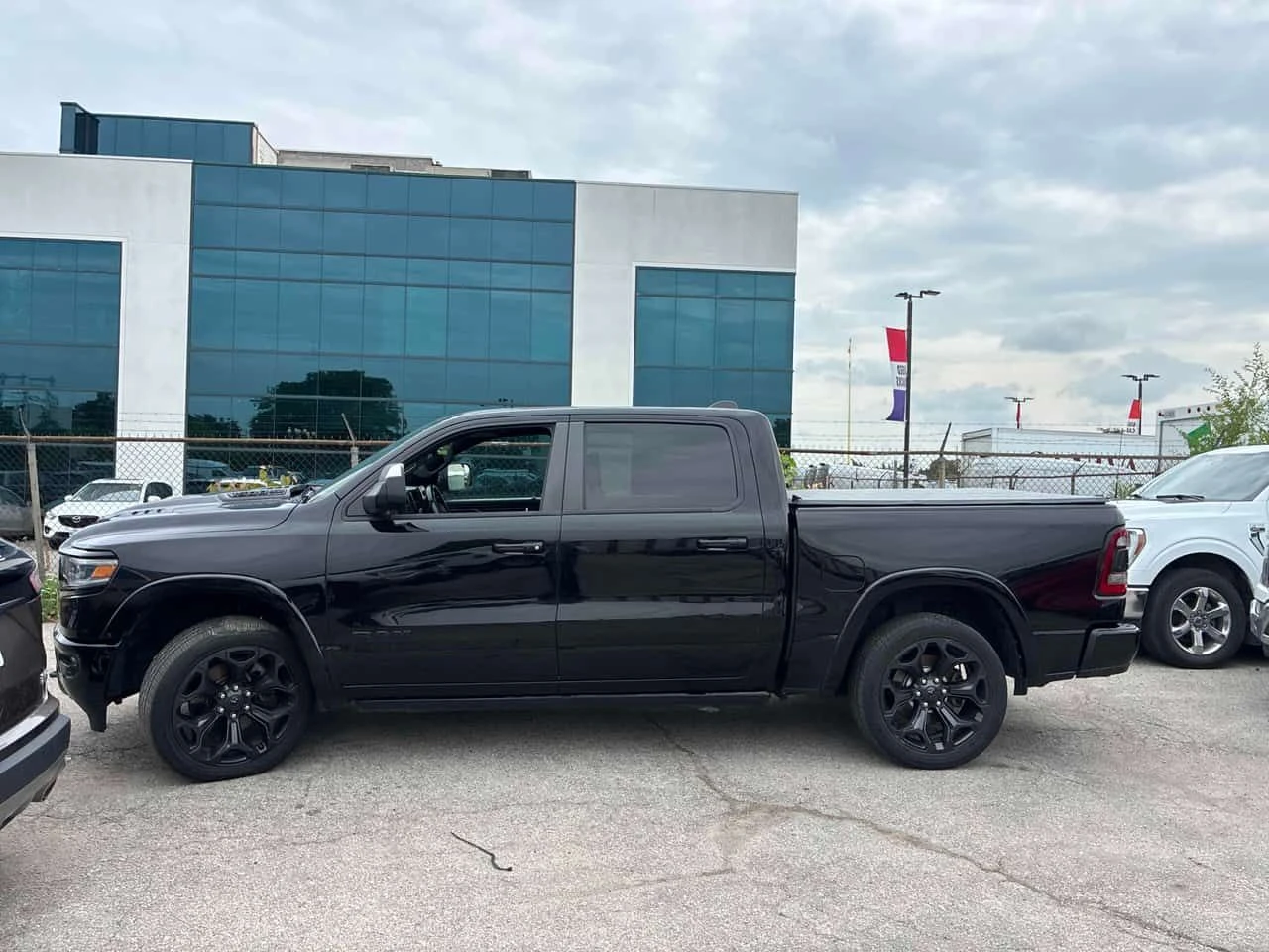 Dodge RAM 1500 Limited/360/HUD/ОБДУХВАНЕ/ВЪЗДУХ/CARFAX/АВТОКРЕДИТ, снимка 2 - Автомобили и джипове - 55650223