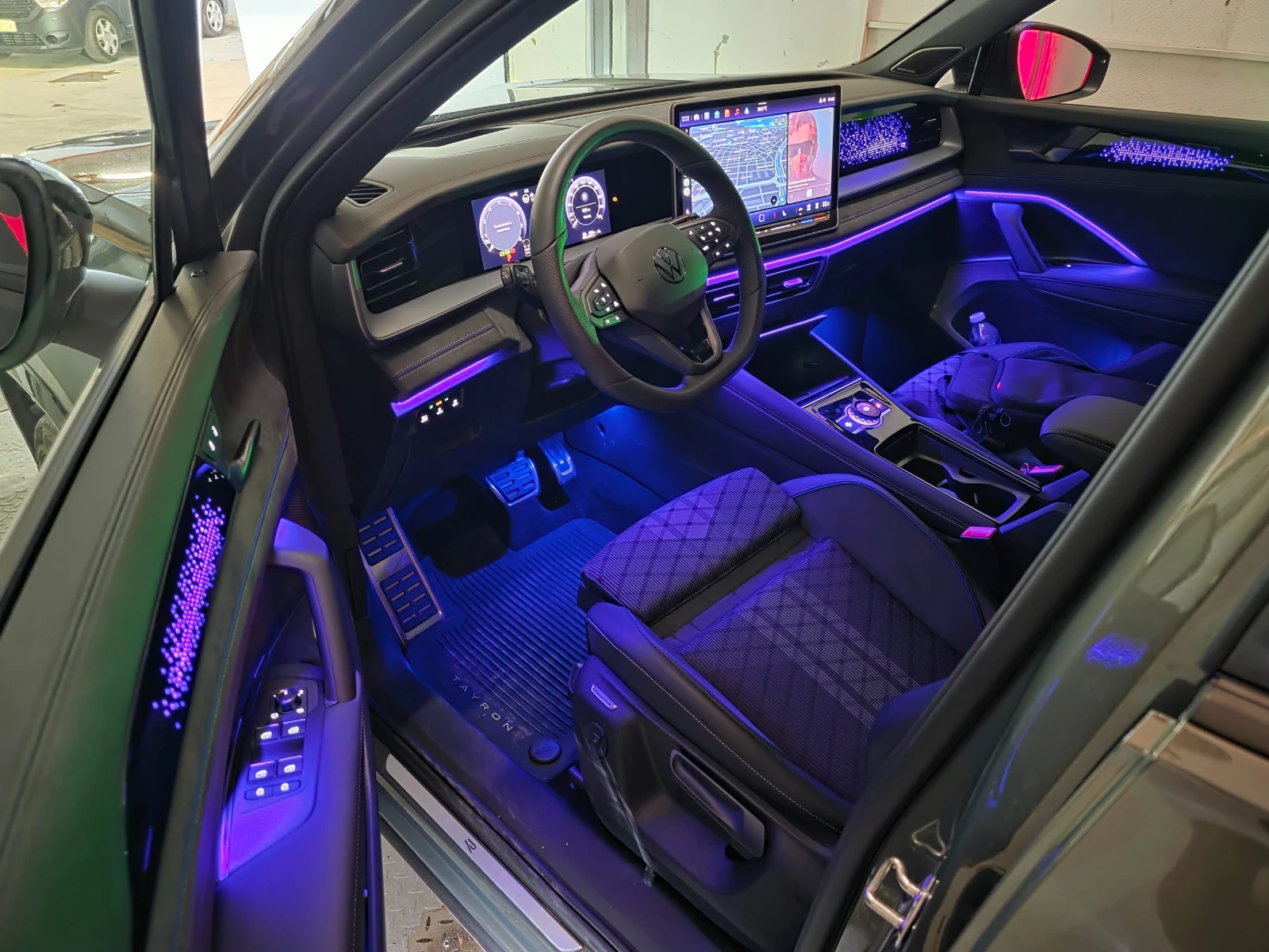 VW Tayron 2.0 R-Line Plus Edition, снимка 2 - Автомобили и джипове - 55808424