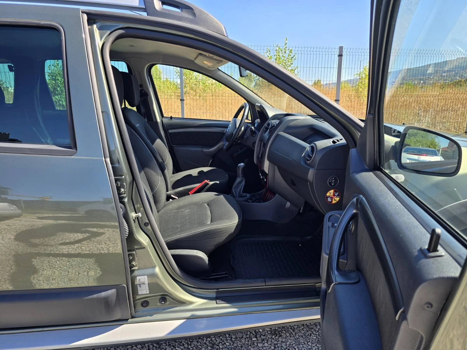 Dacia Duster 1.6i КЛИМАТИК ГАЗ КАМЕРА, снимка 9 - Автомобили и джипове - 55961174