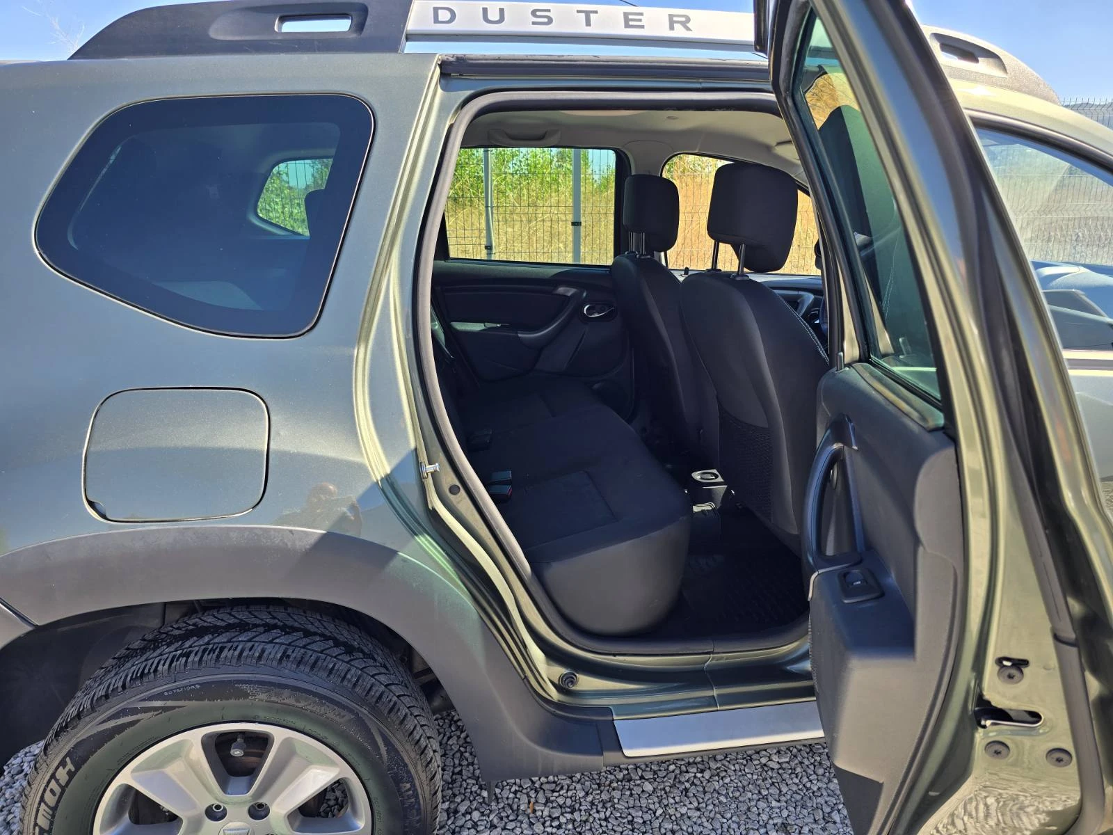 Dacia Duster 1.6i КЛИМАТИК ГАЗ КАМЕРА, снимка 8 - Автомобили и джипове - 55961174